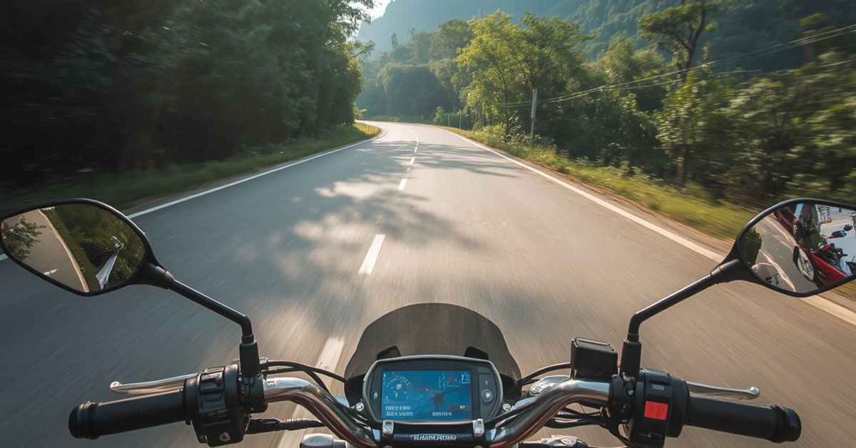 Riding motorbike in Vietnam and driving license rules for foreign tourists